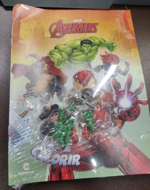 Marvel Avengers Colorir + Miniatura Lego Justiceiros