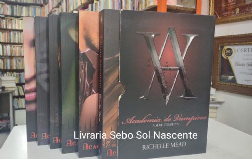 Box Academia de Vampiros - Série Completa - 6 Volumes