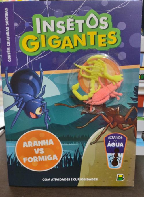 Insetos Gigantes - Livro de Atividades - Aranha VS Formiga