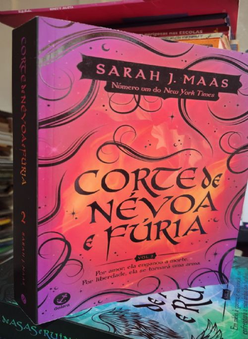 Corte de Névoa e Fúria