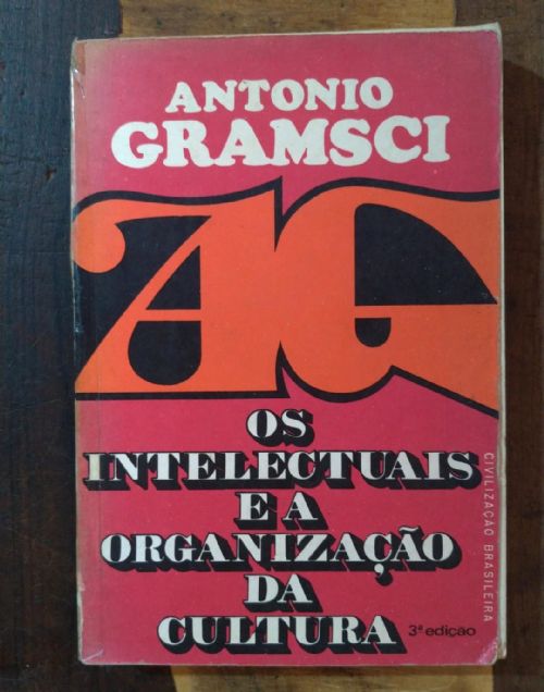 Os Intelectuais e a Organização da Cultura