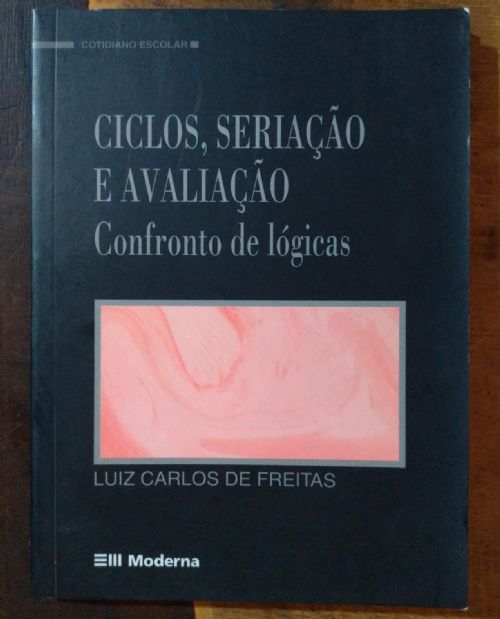 Ciclos, seriação e avaliação - Confronto de lógicas