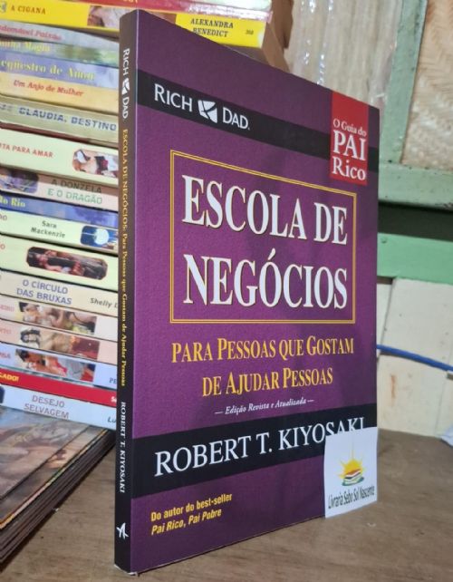 Escola de Negócios - Para pessoas que gostam de ajudar pessoas